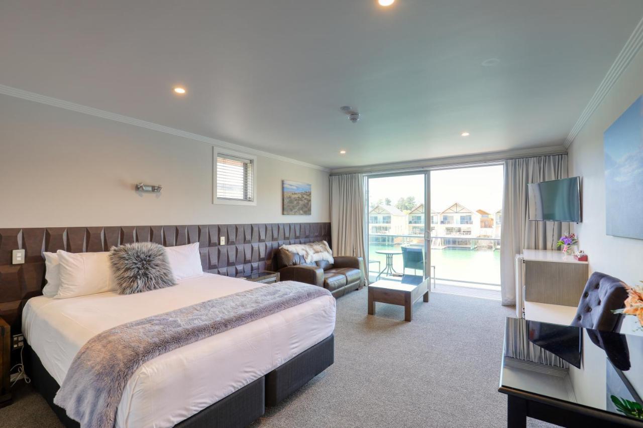 Marsden Lake Resort Central Otago Cromwell Ngoại thất bức ảnh A typical hotel room