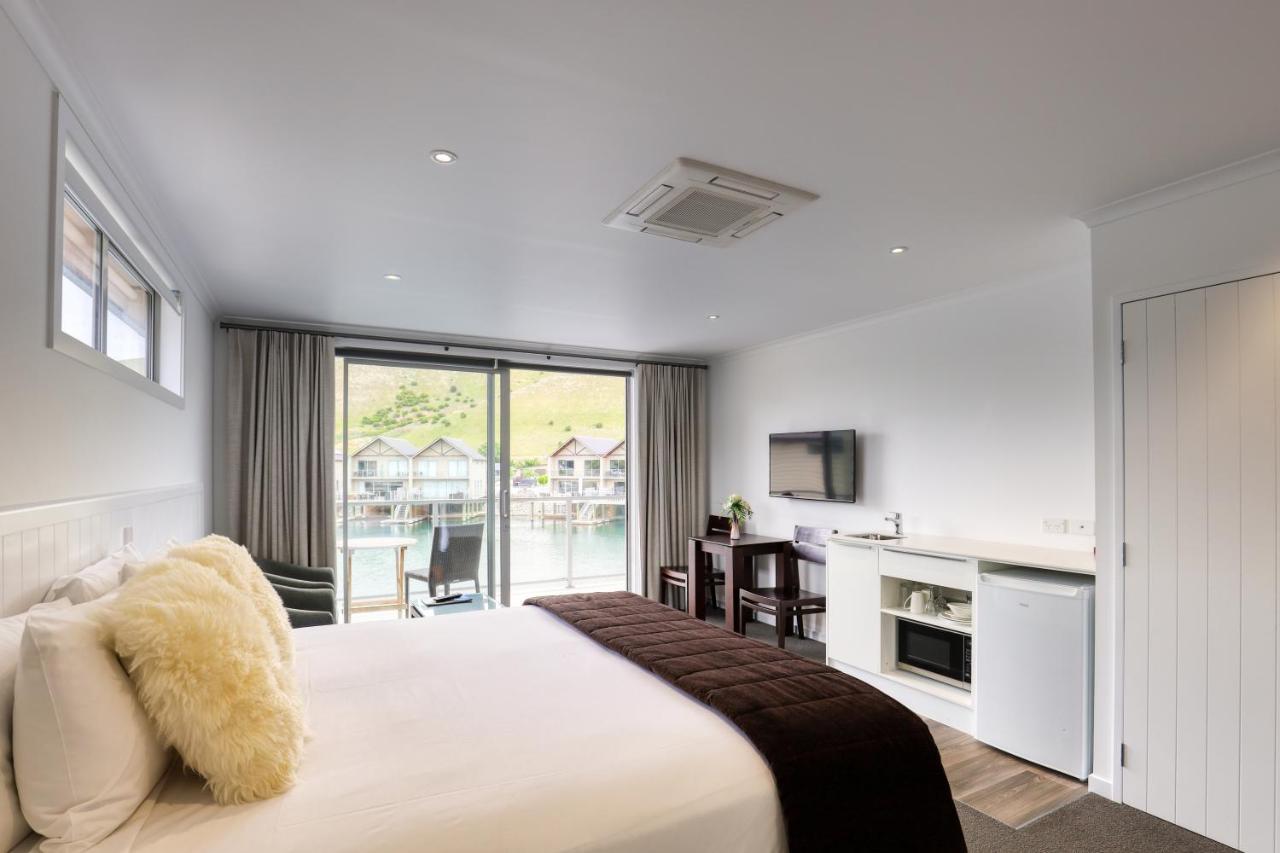 Marsden Lake Resort Central Otago Cromwell Ngoại thất bức ảnh A room at the hotel