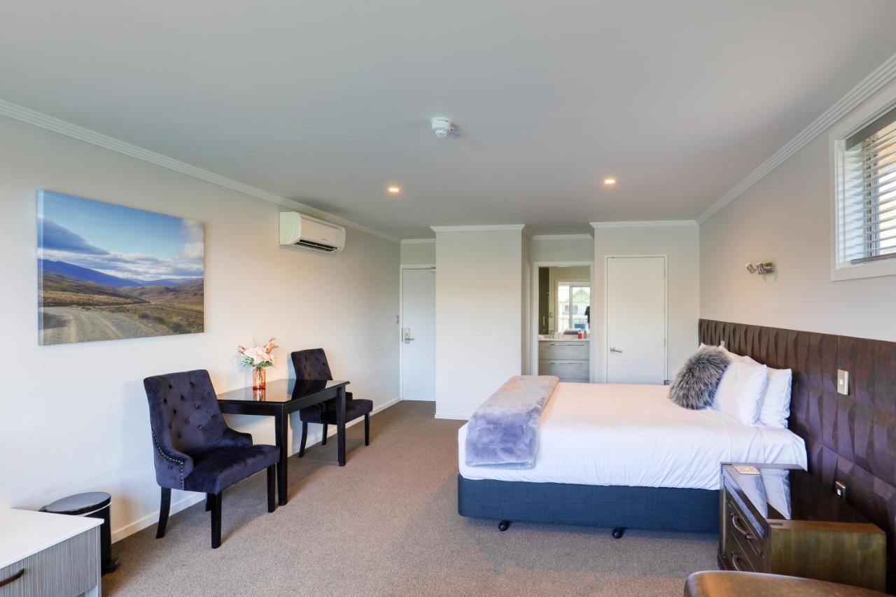 Marsden Lake Resort Central Otago Cromwell Ngoại thất bức ảnh A room at the hotel