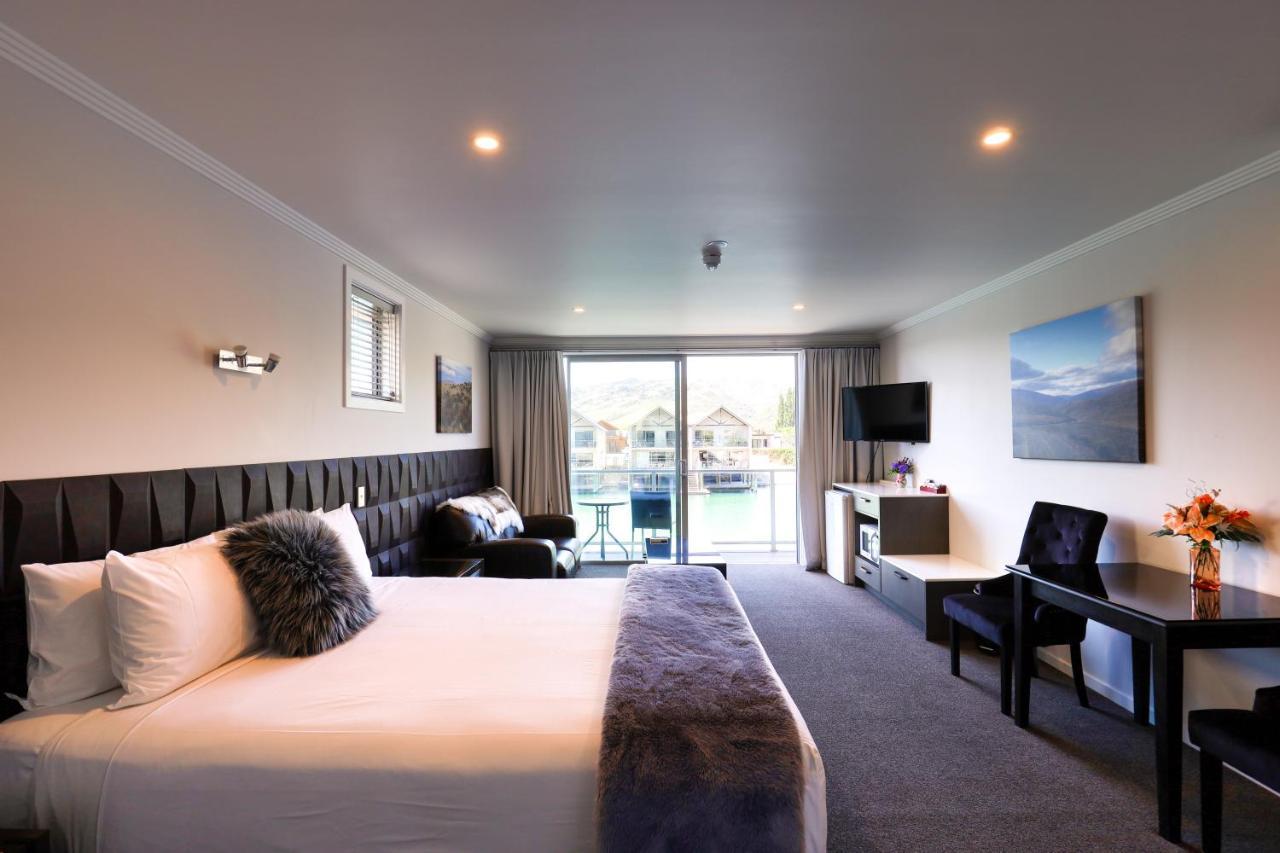 Marsden Lake Resort Central Otago Cromwell Ngoại thất bức ảnh A typical hotel room