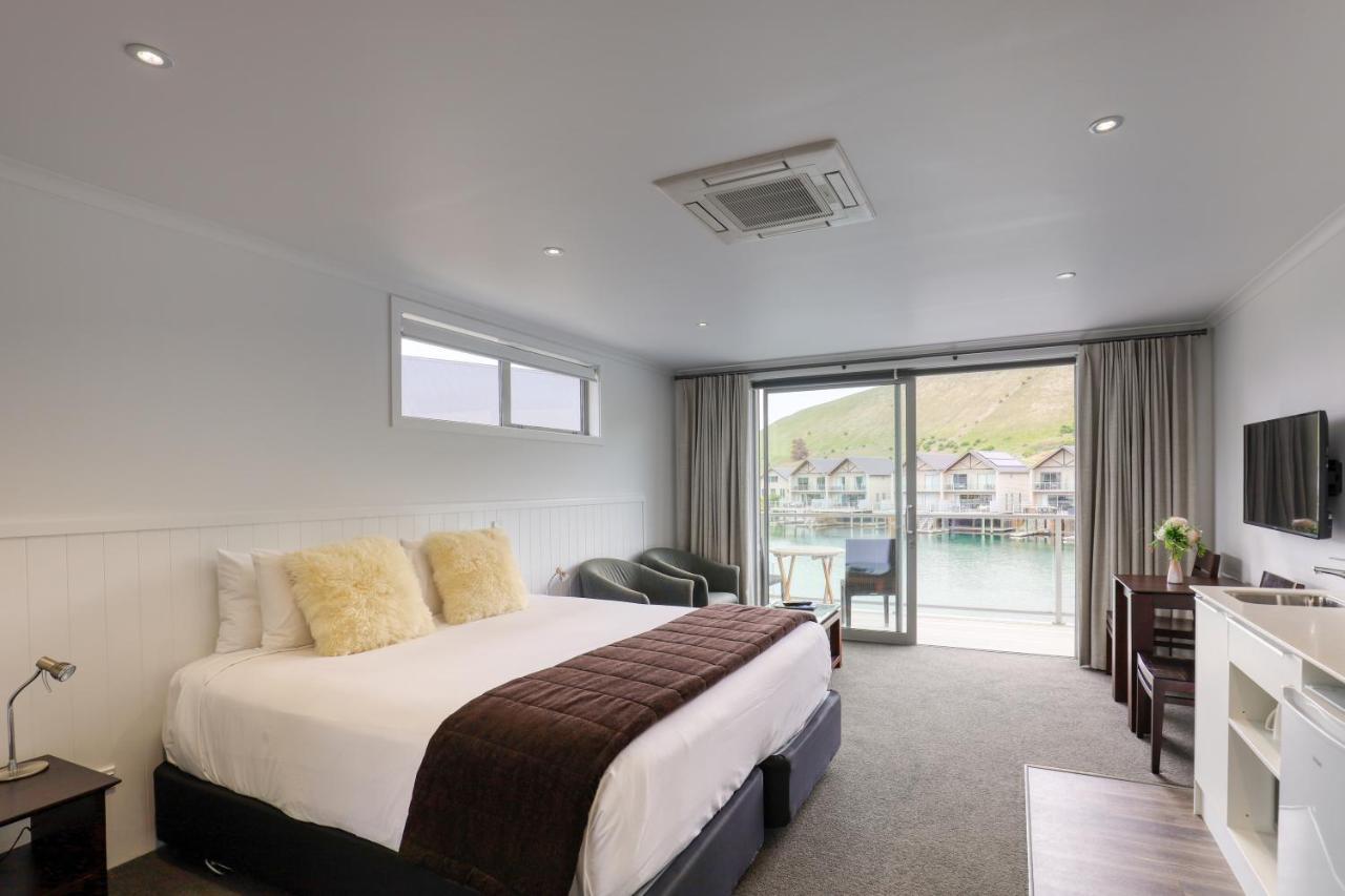 Marsden Lake Resort Central Otago Cromwell Ngoại thất bức ảnh A typical hotel room