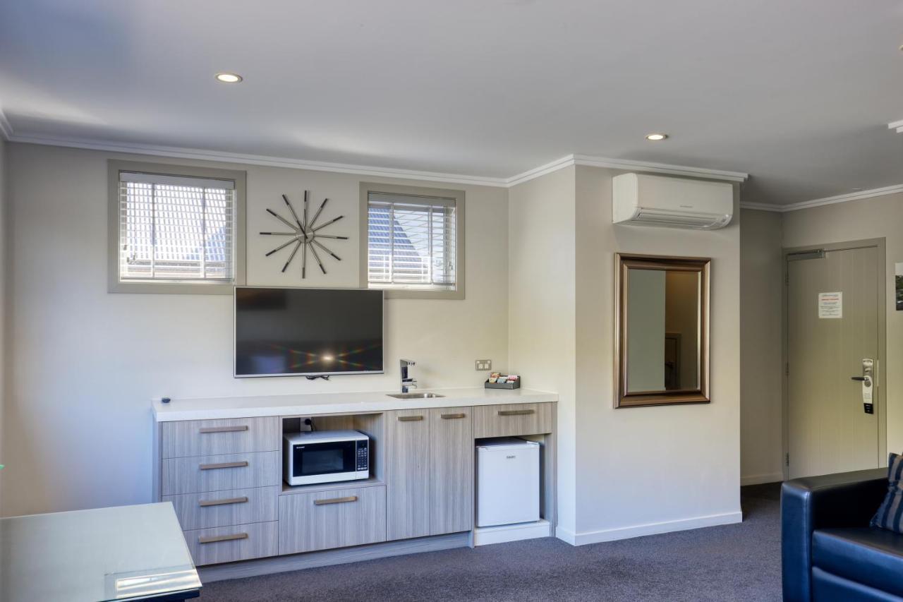 Marsden Lake Resort Central Otago Cromwell Ngoại thất bức ảnh A room at the hotel