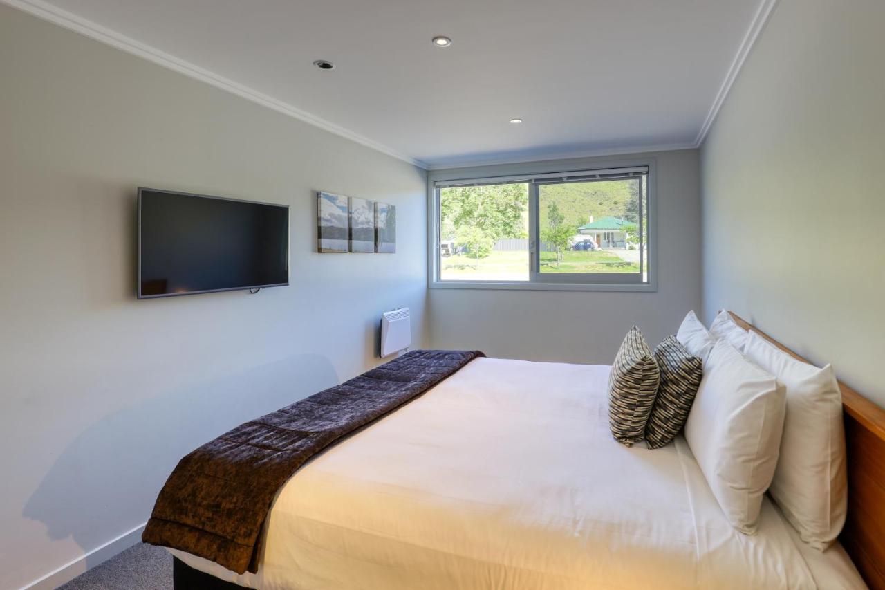 Marsden Lake Resort Central Otago Cromwell Ngoại thất bức ảnh A bedroom at the hotel