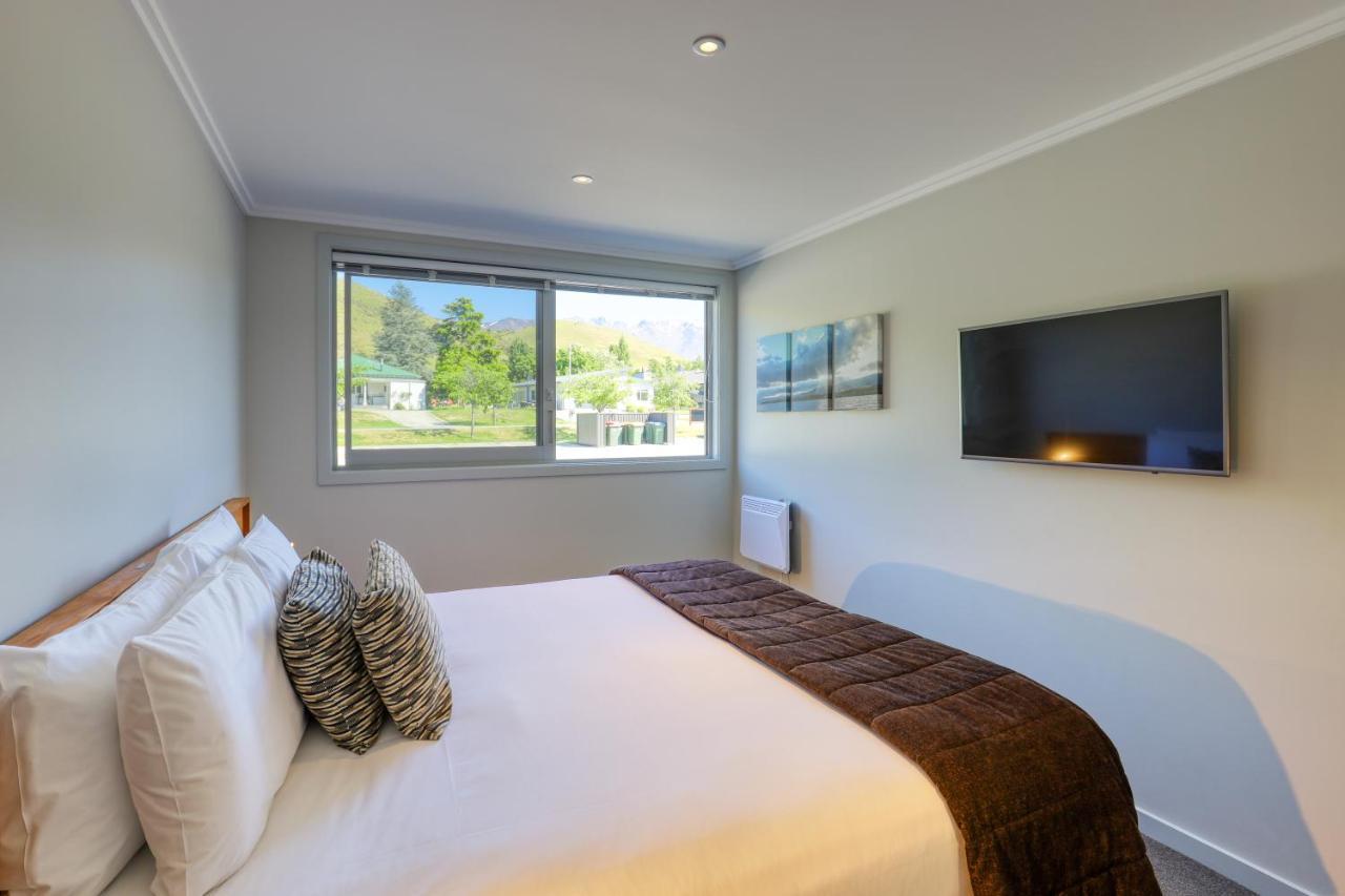 Marsden Lake Resort Central Otago Cromwell Ngoại thất bức ảnh A bedroom at the hotel