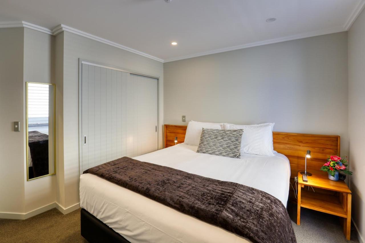 Marsden Lake Resort Central Otago Cromwell Ngoại thất bức ảnh A bedroom at the hotel