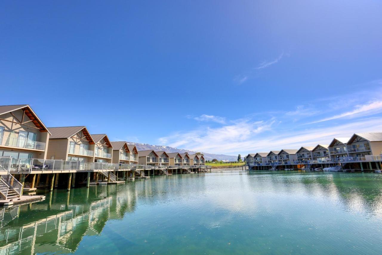 Marsden Lake Resort Central Otago Cromwell Ngoại thất bức ảnh The resort at the Blue Lagoon