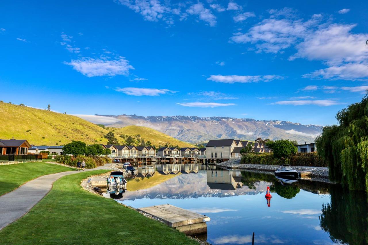 Marsden Lake Resort Central Otago Cromwell Ngoại thất bức ảnh The village of Jack's Point