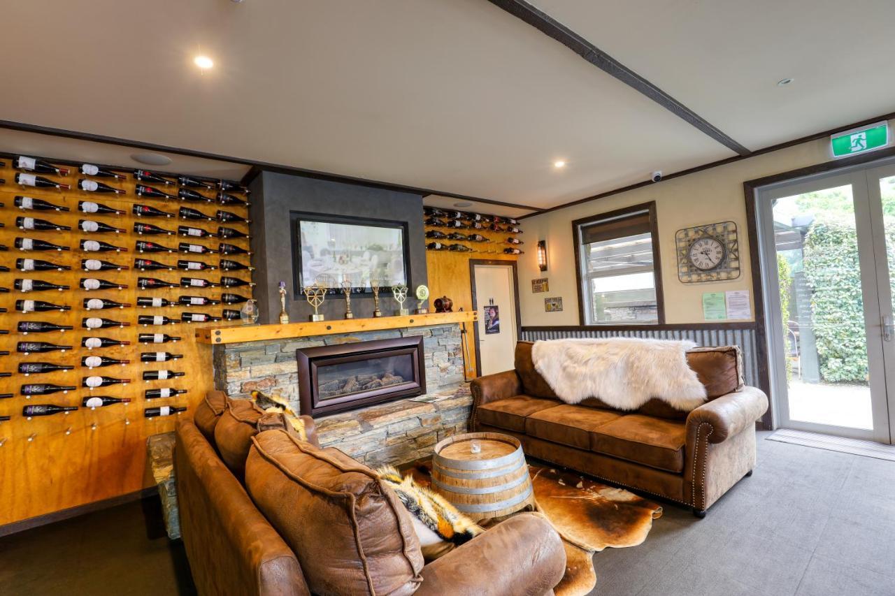 Marsden Lake Resort Central Otago Cromwell Ngoại thất bức ảnh The tasting room at the Te Muna Road winery