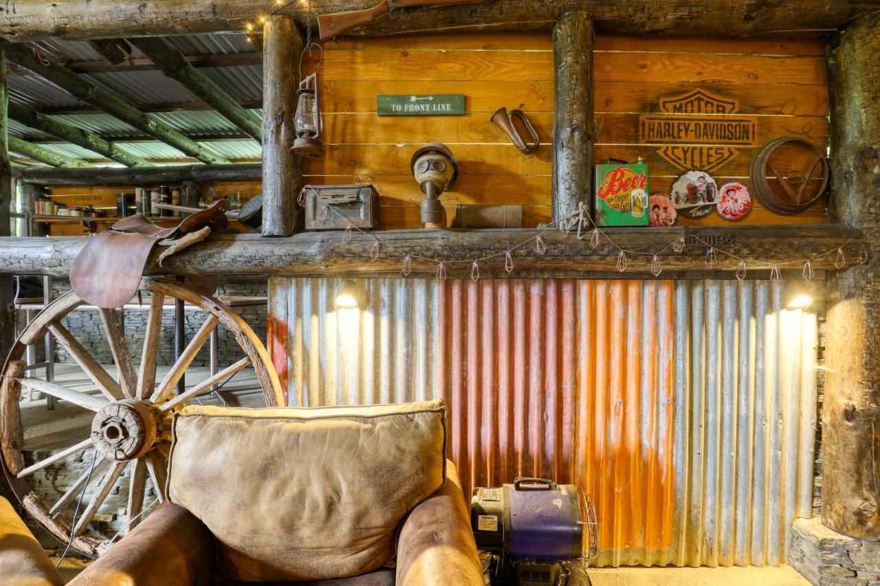 Marsden Lake Resort Central Otago Cromwell Ngoại thất bức ảnh The bar at the Old West Trading Post
