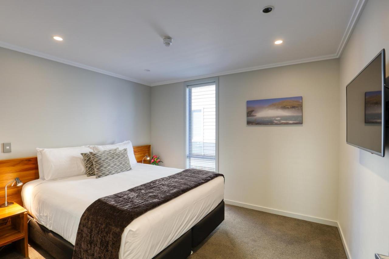 Marsden Lake Resort Central Otago Cromwell Ngoại thất bức ảnh A bedroom at the hotel