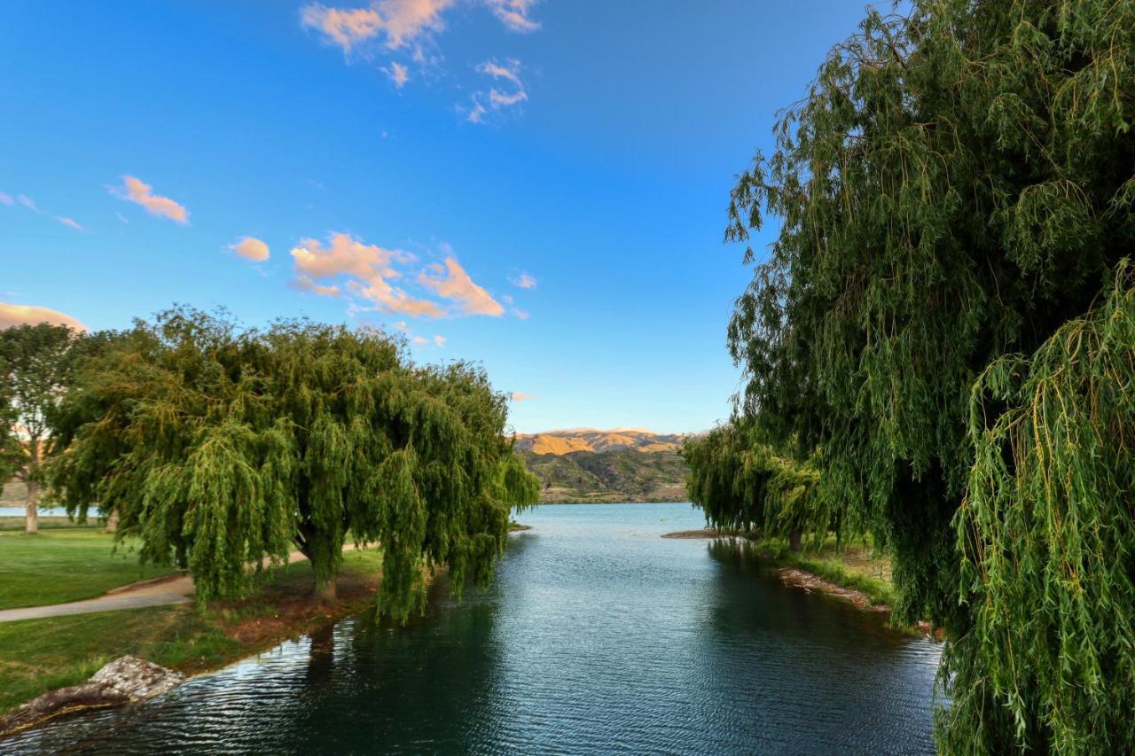 Marsden Lake Resort Central Otago Cromwell Ngoại thất bức ảnh View of the lake from the dam